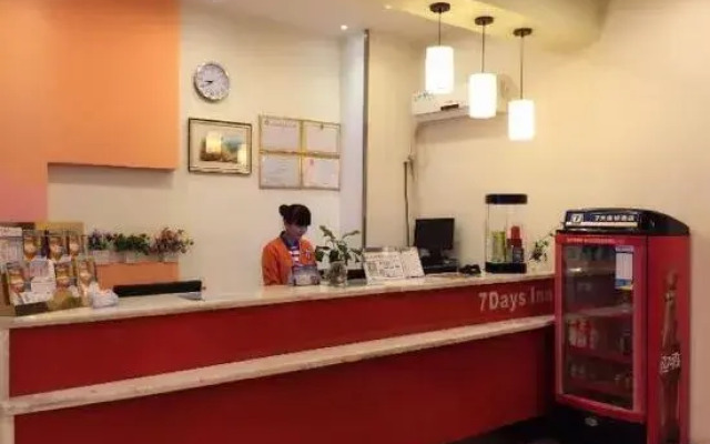 7-Day Chain Hotel (Haikou Jinniuling Park Branch)