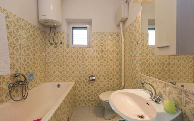 Beautiful Home in Makarska With Wifi and 2 Bedrooms