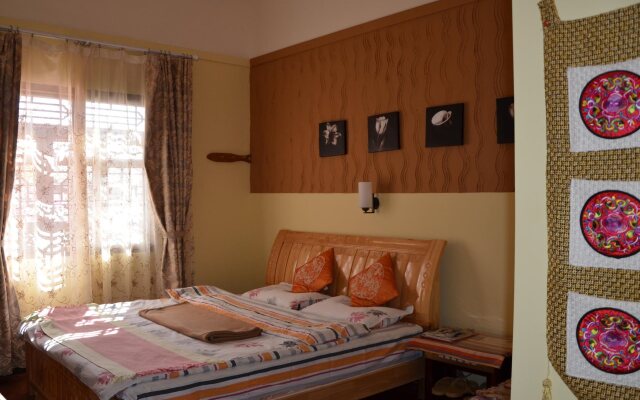 Lijiang Maple Leaf Inn