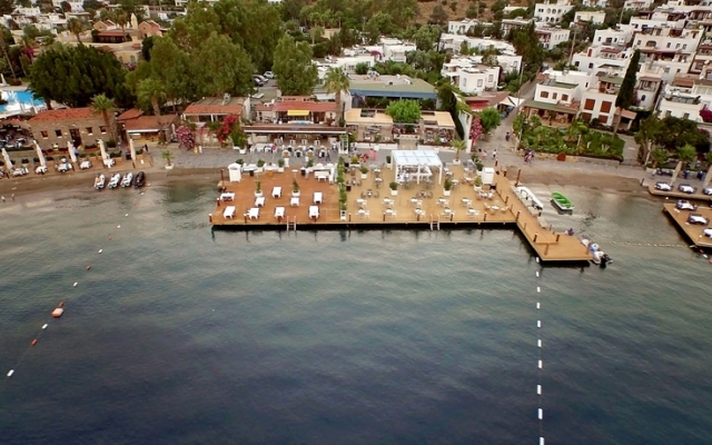 Le Petit Manoir Hotel