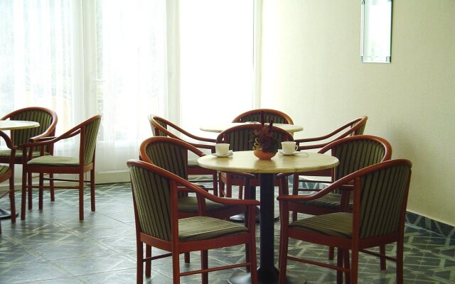 Doris Hotel