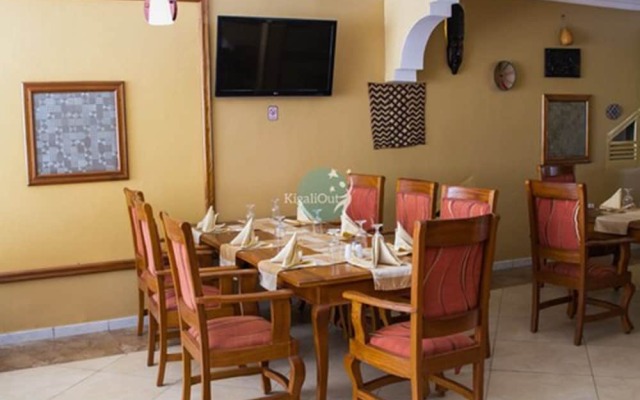 Hill Crest Hotel