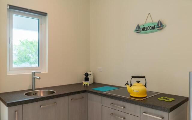 Hideout Suites - steps from Eagle Beach