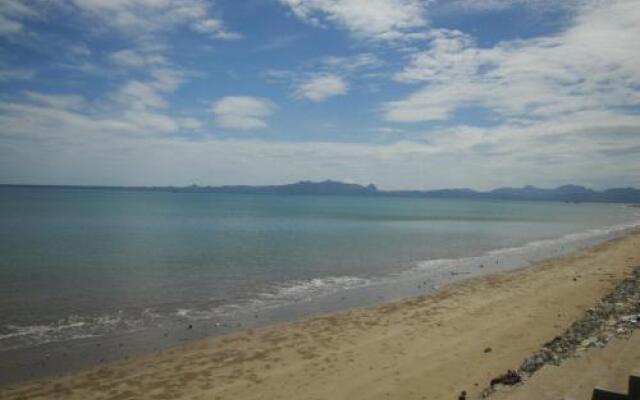 OCD Beach Cafe & Hostel