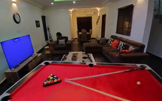 DELIGHTFUL ! 3 BEDROOM TERRACE DUPLEX EN-SUITE LEKKI AIRCON WiFi