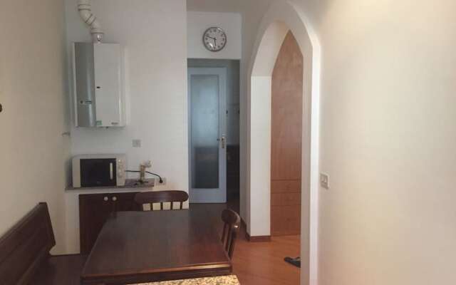 Al Canton Apartments