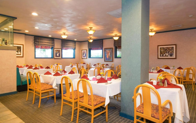 Oakland Airport Executive Hotel