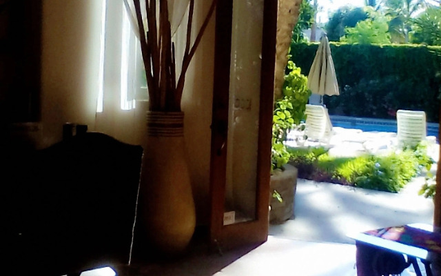 El Encanto Inn