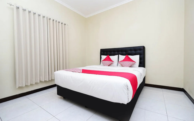 OYO 1835 Kostel Wood