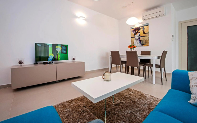 Sunset Luxury Apartment