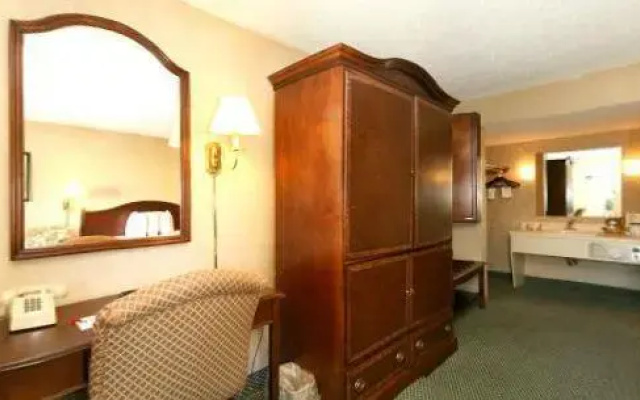Econo Lodge Inn & Suites Charlotte