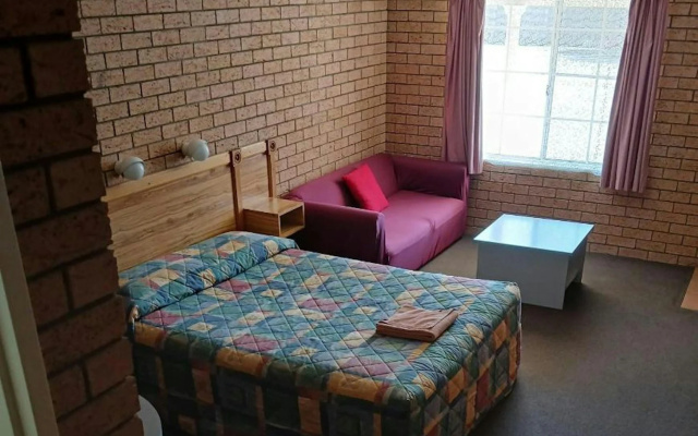 Aaron Inn Motel – Guest Rooms – Narrabri