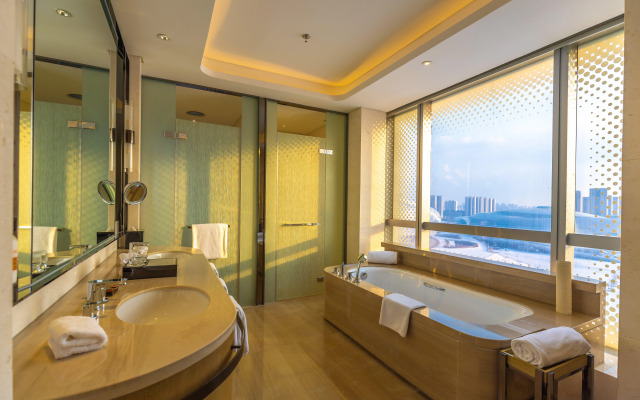 Crowne Plaza Dalian Sports Center by IHG