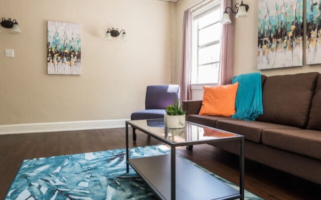 1 BR with Parking next to Bay and Shopping by Frontdesk