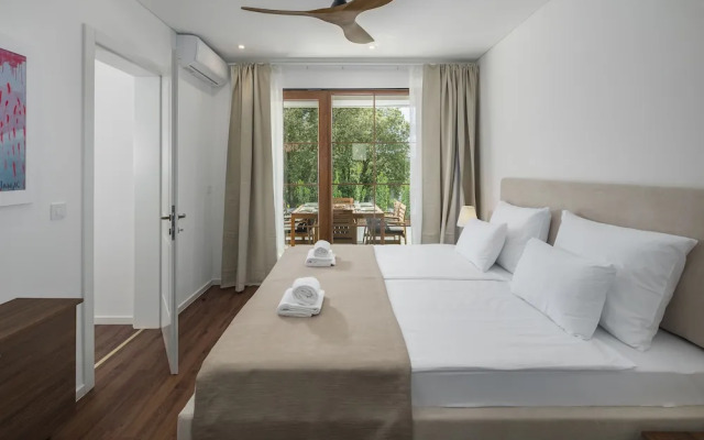 Luxury Beach Villas Porto Bus