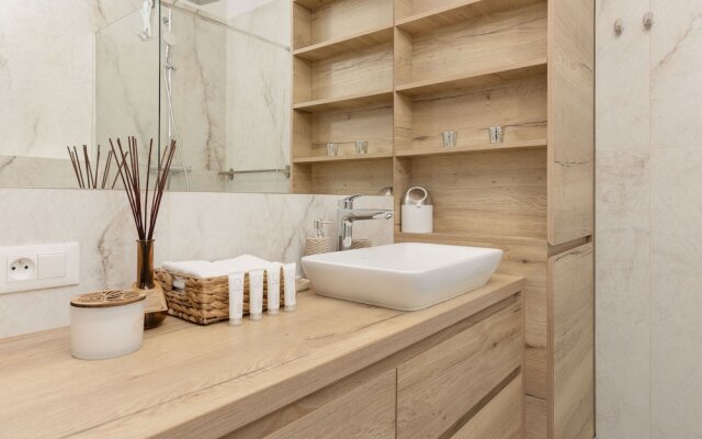 Okrzei 8 2 Balconies by Renters