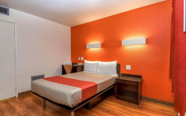 Motel 6 Carlsbad, CA Beach