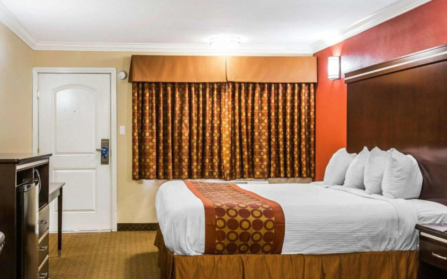 Rodeway Inn & Suites Corona