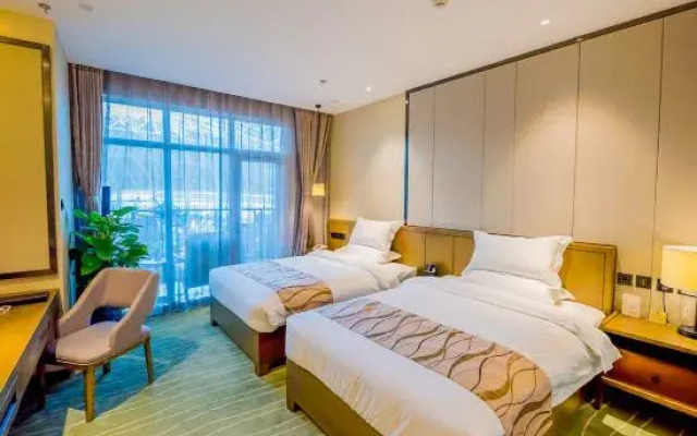 Fisher Island Holiday Hotel