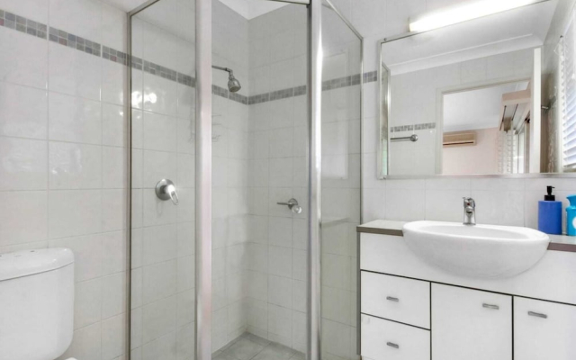 Spacious Inner South Townhouse Apartment Near To The Cbd