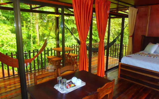 Hotel Heliconias Nature Inn & Hot Springs