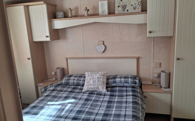 2bed-cabin Sleeps 4, Wifi, Free Parking, Sea Views