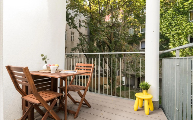 Prater Balcony Suite by ichbucheAT