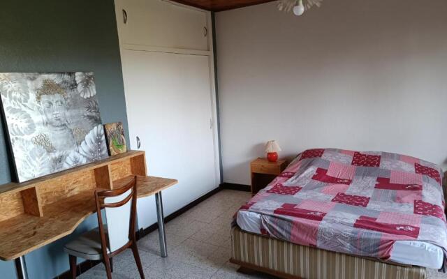 Joyeuse appart mas des chênes