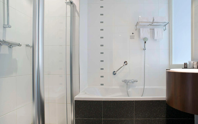 Отель DoubleTree by Hilton Rotterdam Centre