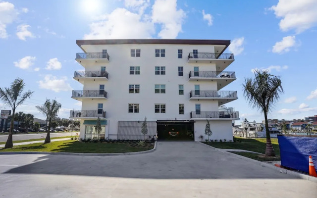 The Harbor Condo 411 - Premier
