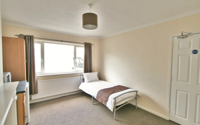 Central Studios Hatherley by Roomsbooked