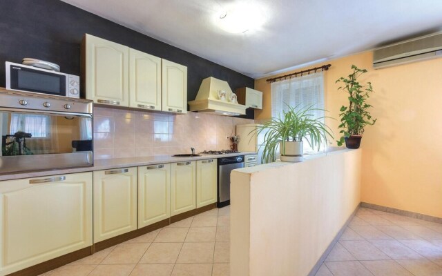 Beautiful Home in Sisan With Wifi and 5 Bedrooms