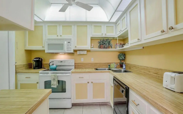 Bungalow-style Beachfront Condo With Pool