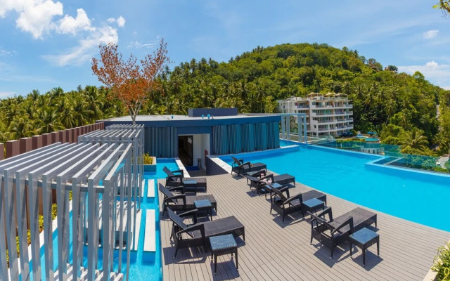 The Aristo Beach Front 520 by Holy Cow