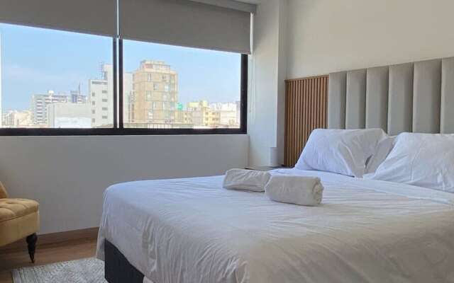 Beautiful 3BR With Balcony in Miraflores