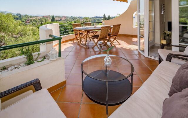 SAT - Contemporary Apartment in Puerto Banus