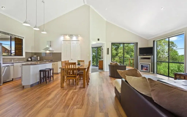 Ravensbourne Escape- Quingilli