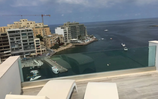 Seafront Penthouse Triplex- Roof Terrace & Hot Tub