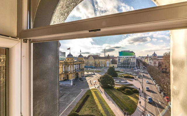 Modern City-Centre Penthouse with Spectacular Views / 135sqm