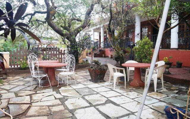 Hotel Godai Girikunj