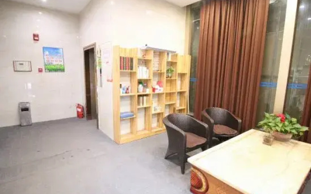 Quanna Hotel (Zhengzhou Railway Station Yinji Plaza)