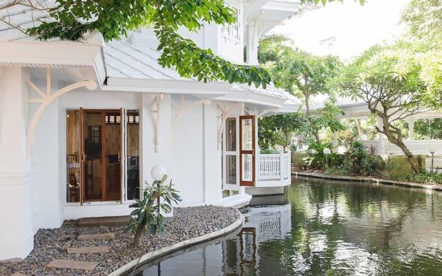 Royal Riverside Villa Chao Phraya View Suite