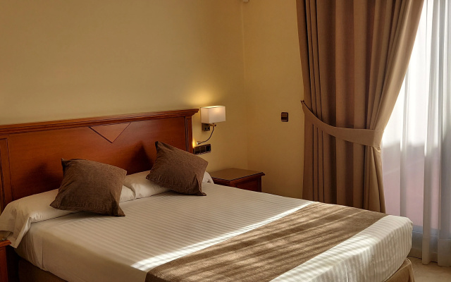 Hotel Mainake