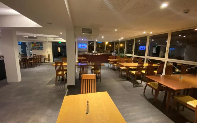 Hôtel, restaurant Kyriad Fréjus