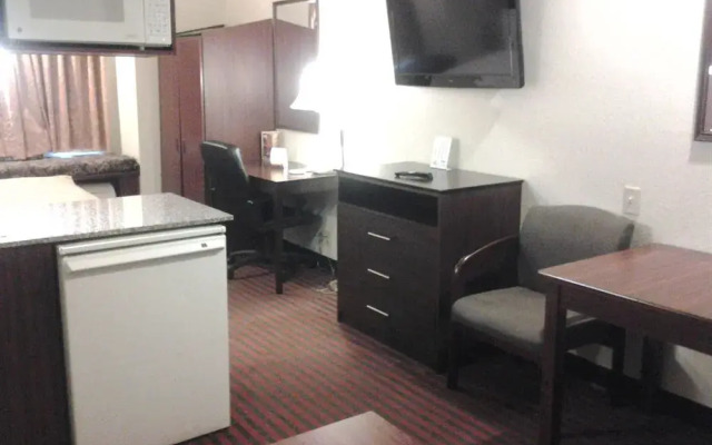 Bridgepointe Inn & Suites