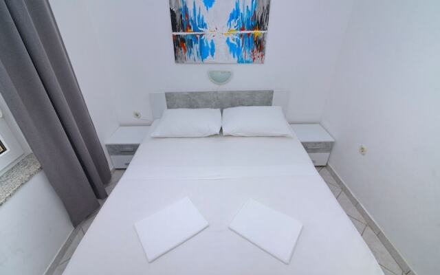 Zora - Garden Terrace and Grill - A5