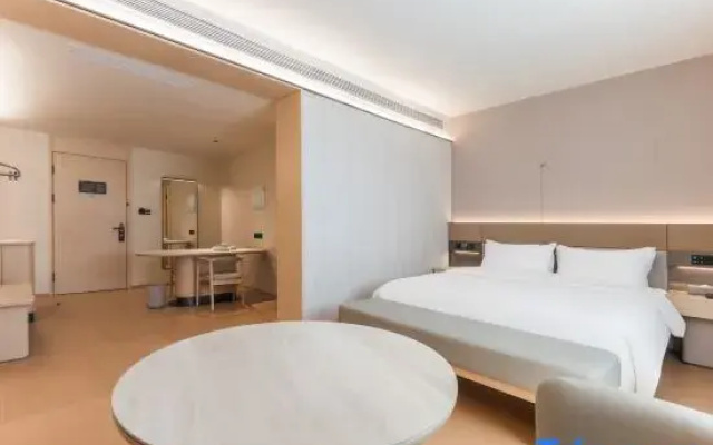 JI Hotel (Hulunbuir Hailar Airport Genghis Khan Square)