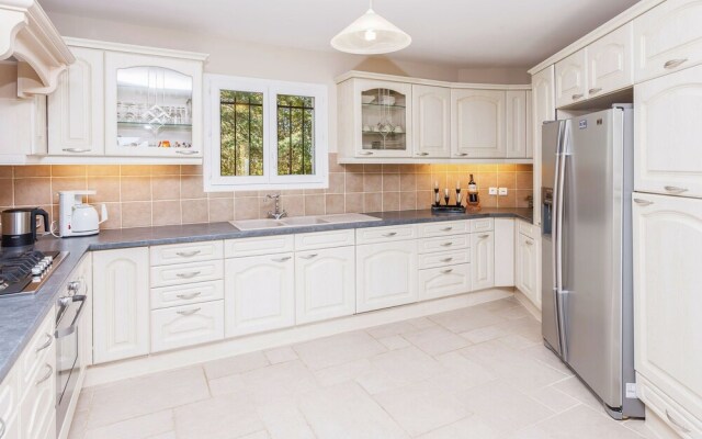 Luxury Villa in Cazals with Swimming Pool