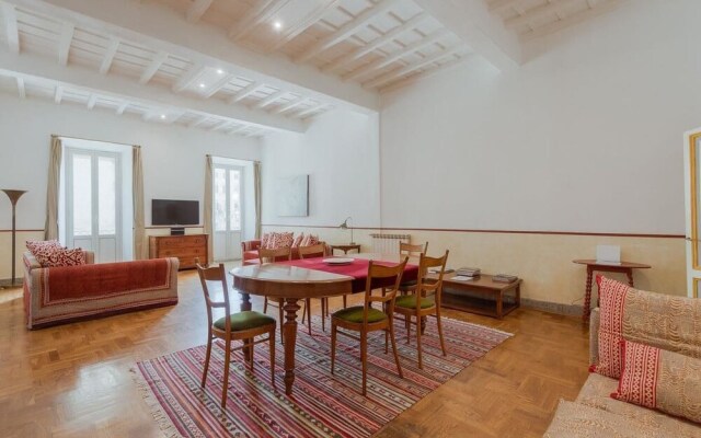 Farnese Stylish Apartment