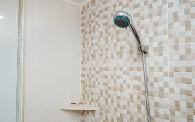 Homey 1BR with City View at Green Pramuka Apartment By Travelio